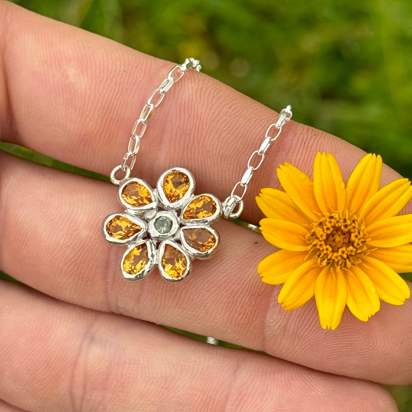 The Daisy Necklace